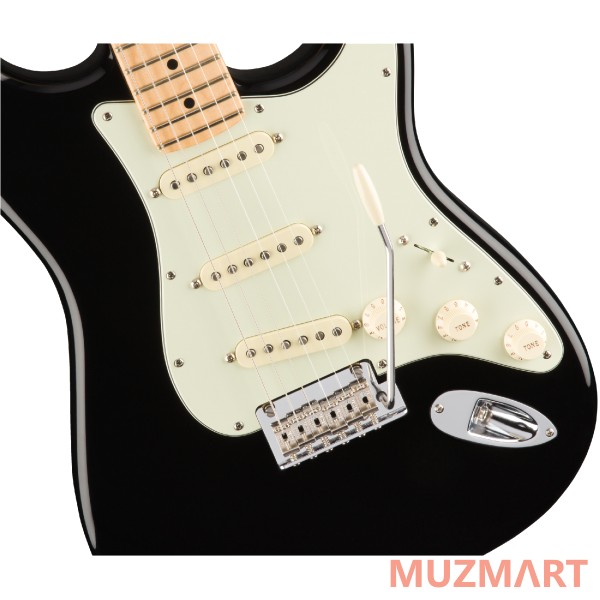 Fender AM PRO STRAT MN BK Электрогитара